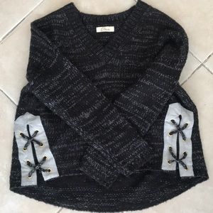 Thick cute black sweater with ties